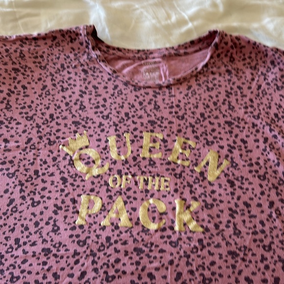 Night shirts 4 pack, size XL. Pink, mauve, animal print, navy blue, black moon. - Picture 6 of 9